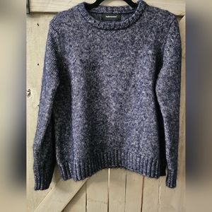 PEAK PERFORMANCE SWEATER